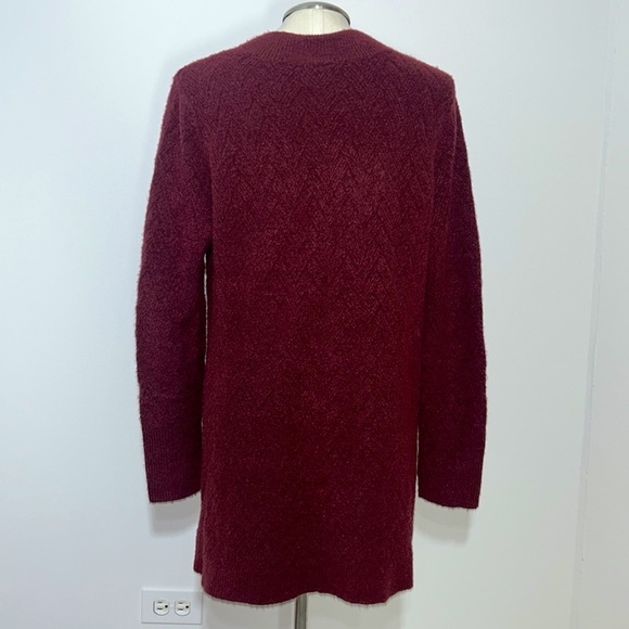 Chico’s V-Neck Long Sleeve Cranberry Spice Herringbone Tunic Sweater Size 0 - Picture 3 of 8